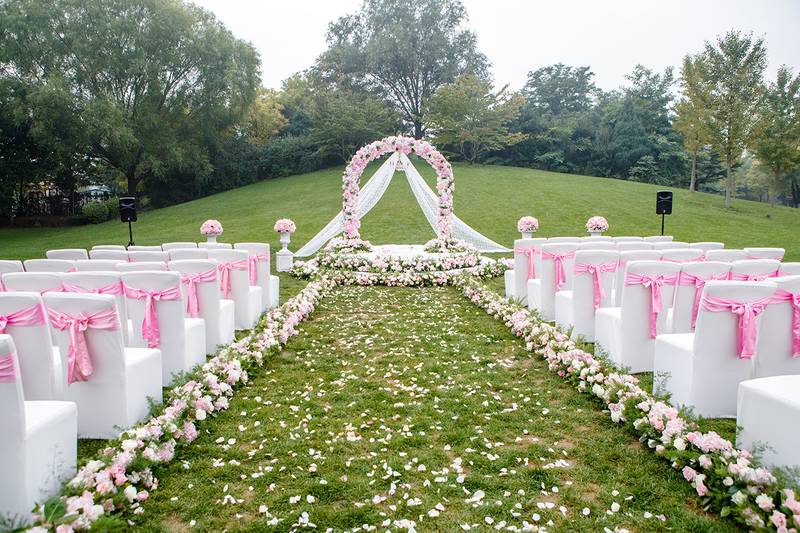 Floods Royal Flush - Planning a Summer Outdoor Wedding? Floods Royal Flush Has You Covered