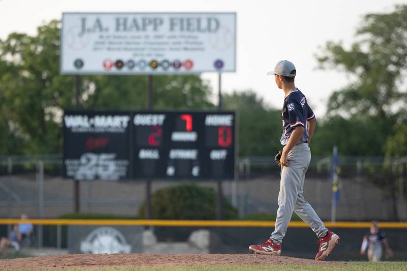 Geno Argubright of Illinois District 20 looks at scoreboard on Saturday, July 12, 2025 at Washington Park in Peru.