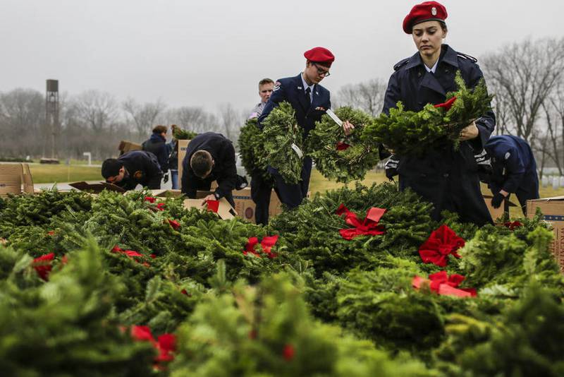Wreaths Across America seeking sponsors for Abraham Lincoln cemetery