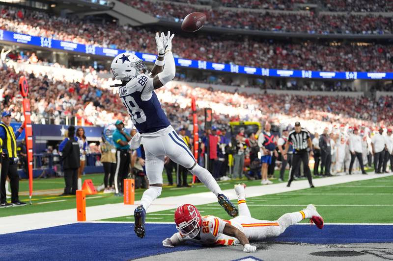 Dallas Cowboys wide receiver CeeDee Lamb (88) catches a touchdown pass as Kansas City Chiefs cornerback Trent McDuffie (22) defends during the first half of an NFL football game Thursday, Nov. 27, 2025, in Arlington, Texas. (AP Photo/Tony Gutierrez)