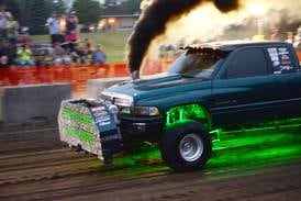 Photos: Leaf River Daze Tractor and Truck Pull