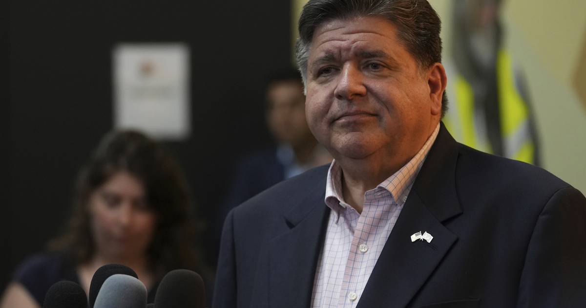 Pritzker signs bill enacting immigrant protections in courthouses