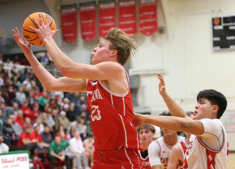 Ottawa's Owen Sanders catches a pass in the lane as L-P's Andy Medina defends on Friday, Feb. 7, 2025 in Sellett Gymnasium at L-P High School.