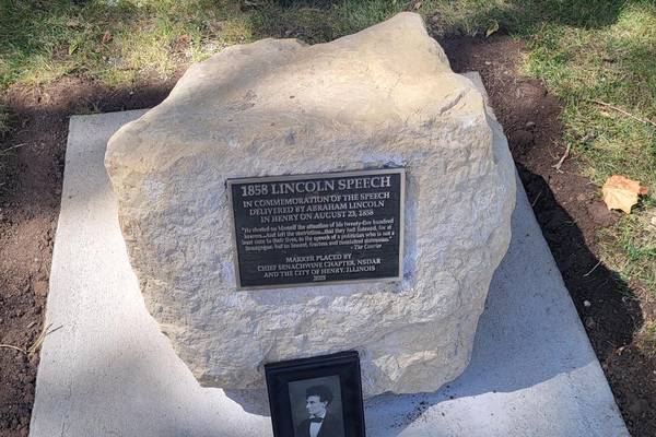 Henry unveils marker honoring Lincoln’s 1858 visit