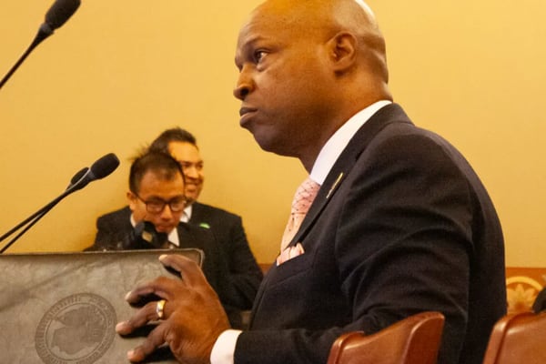 Illinois House committee advances bill banning immigration detention centers near homes, schools