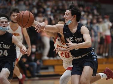 Boys Basketball: Lake Park defense locked in, leads wire-to-wire win at Batavia