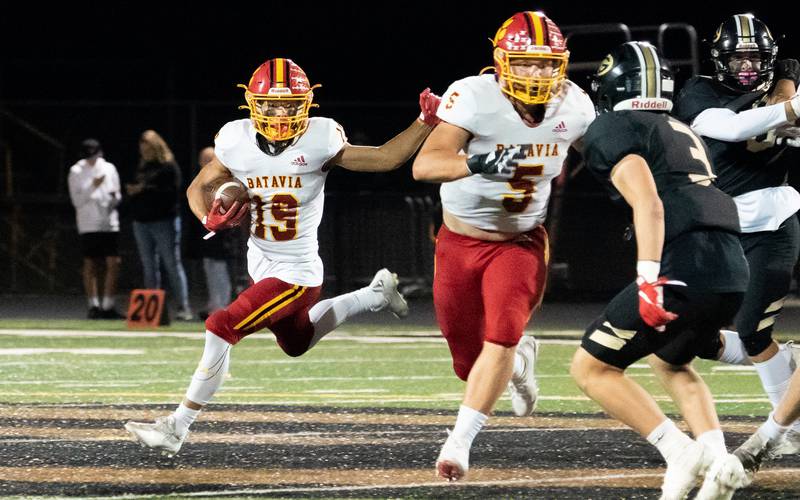 Batavia’s Zach Granberg (19) carries the ball against Glenbard North during a football game at Glenbard North High School in Carol Stream on Friday, Sep 23, 2022.