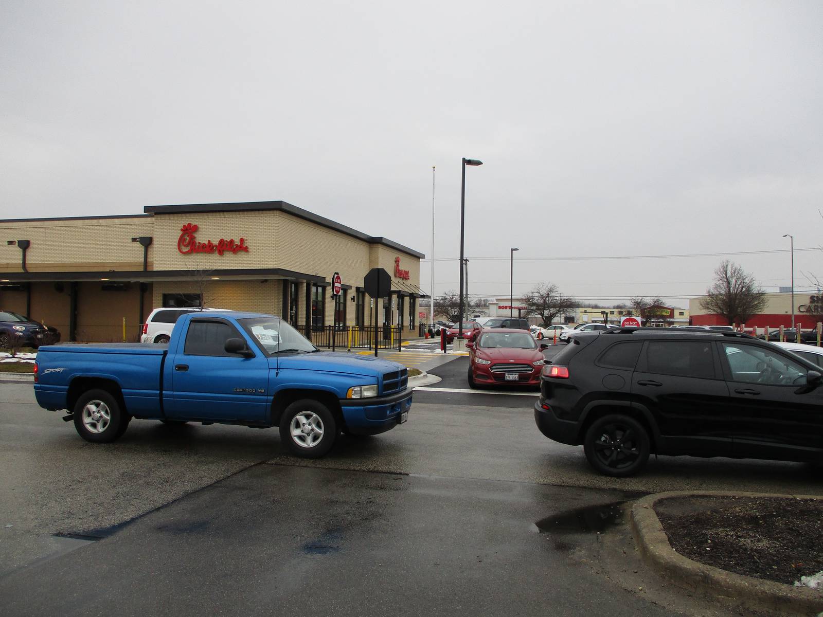 The wait for Joliet ChickfilA ‘It’s worth it’ Shaw Local