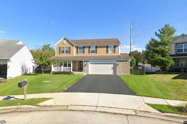 Single-family home sells in South Elgin for $495,000