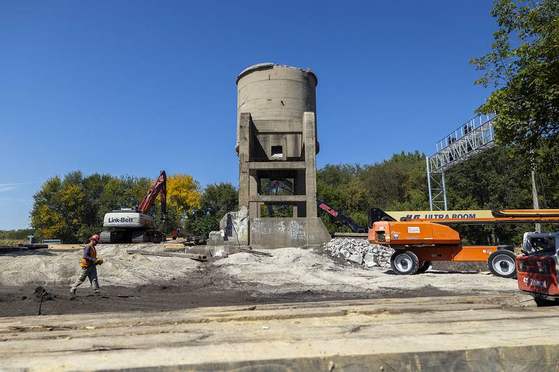 The tower would supply fuel to the steam engines, but became obsolete when diesel engines became the standard in the early 1950’s.