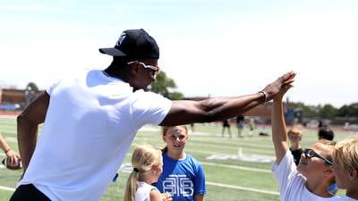 Home turf: New York Giants safety Tyler Nubin returns to St. Charles to teach kids about football