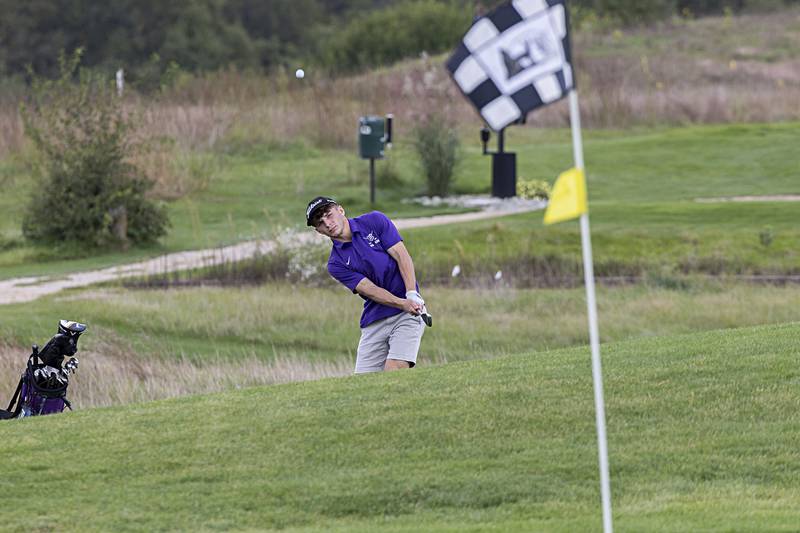 Dixon’s Steven Kitzman chips on #15 Wednesday, Sept. 27, 2023 during the class 2A golf regionals at Deer Valley Country Club.