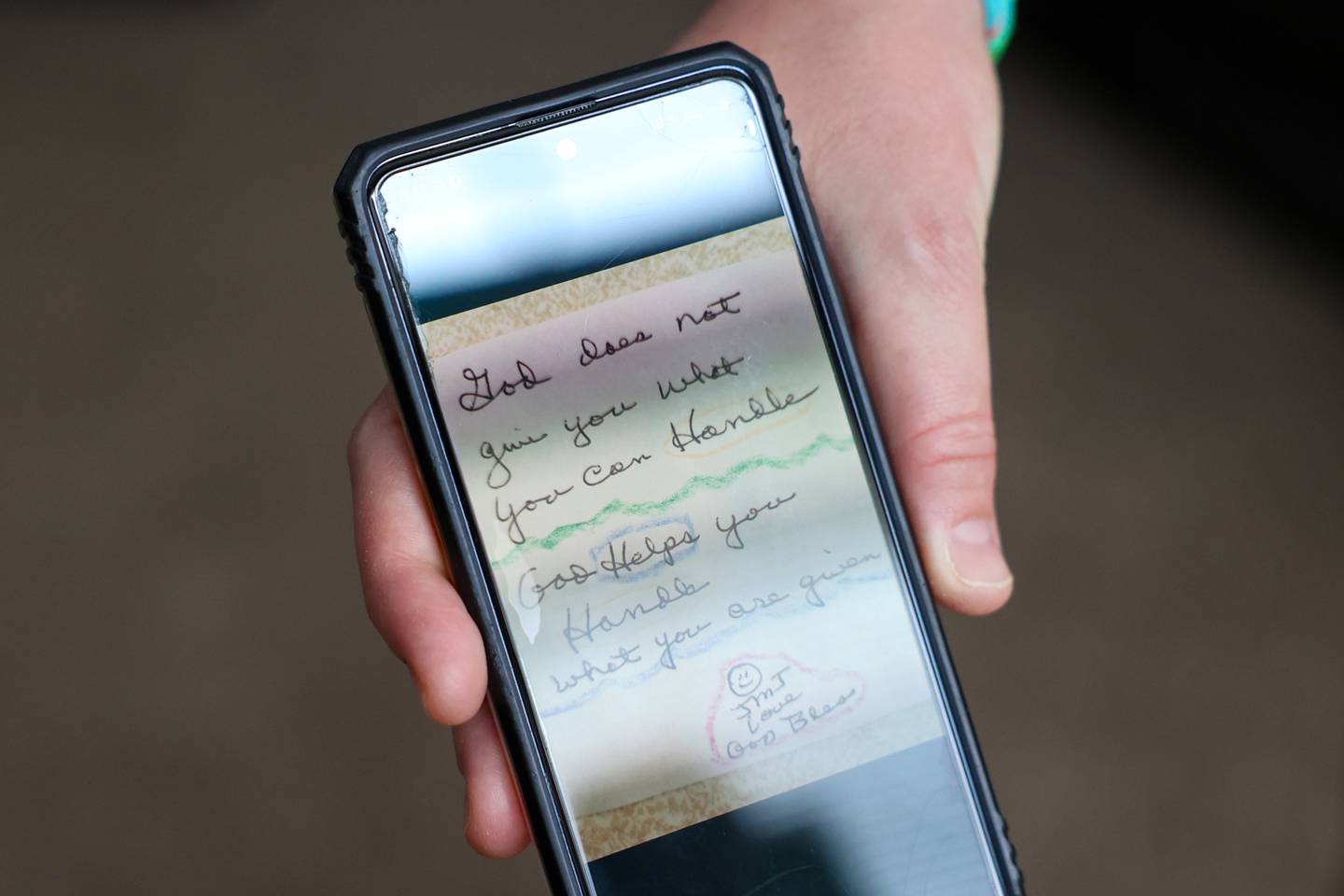A photo depicts a handwritten note from Patricia McCarty to a family member. Pat would often write notes to the kids and grandkids with her signature use of colorful crayons, the family said.