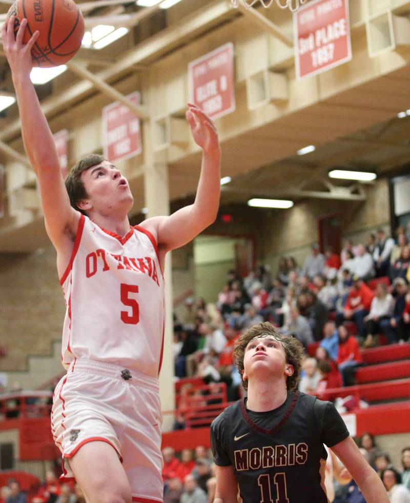 Ottawa's Kyler Araujo runs in the lane to score on a layup over Morris's Joey Vinachi on Wednesday, Jan. 3, 2024 at Kingman Gym.