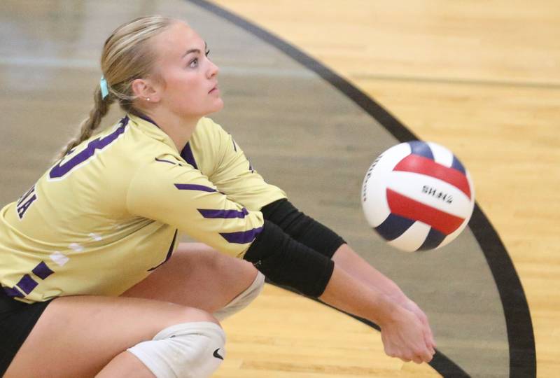 Serena's Brynley Glade returns a serve from Putnam County on Monday, Sept. 22, 2025 at Putnam County High School.