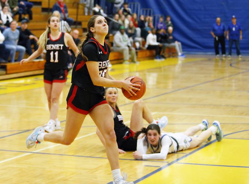 Benet's Emilia Sularski (35) drives to the basket with what proved to be the game winning shot during the girls varsity basketball game between Benet Academy and Lyons Township on Wednesday, Nov. 30, 2022 in LaGrange, IL.