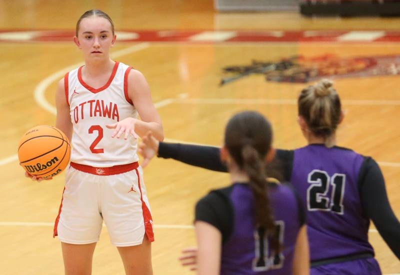 Ottawa's Ashlynn Ganiere looks to pass the ball agaist Dixon on Wednesday, Dec. 3, 2025 in Kingman Gymnasium at Ottawa High School.
