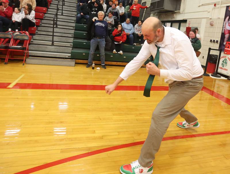 L-P head boys basketball coach John Senica reacts after defeating Ottawa to win the Class 3A Regional title on Wednesday, Feb. 25, 2026 in Sellett Gymnasium at L-P High School.