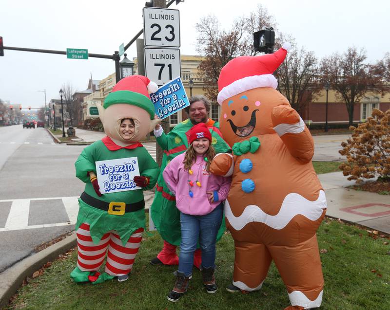 Freezin' for a Reezin' volunteers Sandy Bautista, Sophia Sly, Nick Frig and Alexis Ferracuti during the Freezin' for a Reezin' on Friday, Dec. 1, 2023 in Ottawa. Donations from the event benefited the Ottawa Community Basket.