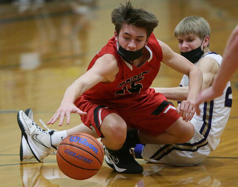 Earlville's Trenton Fruit (15) and Serena's Tanner Faivre (20) go after a loose ball during the 2022 Little Ten Conference Boys Tournament on Monday, Jan. 31, 2022 in Serena.