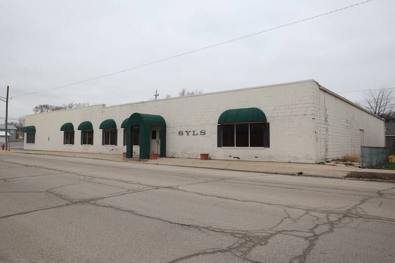 Syl’s Restaurant in Rockdale announced they are closing under current management.