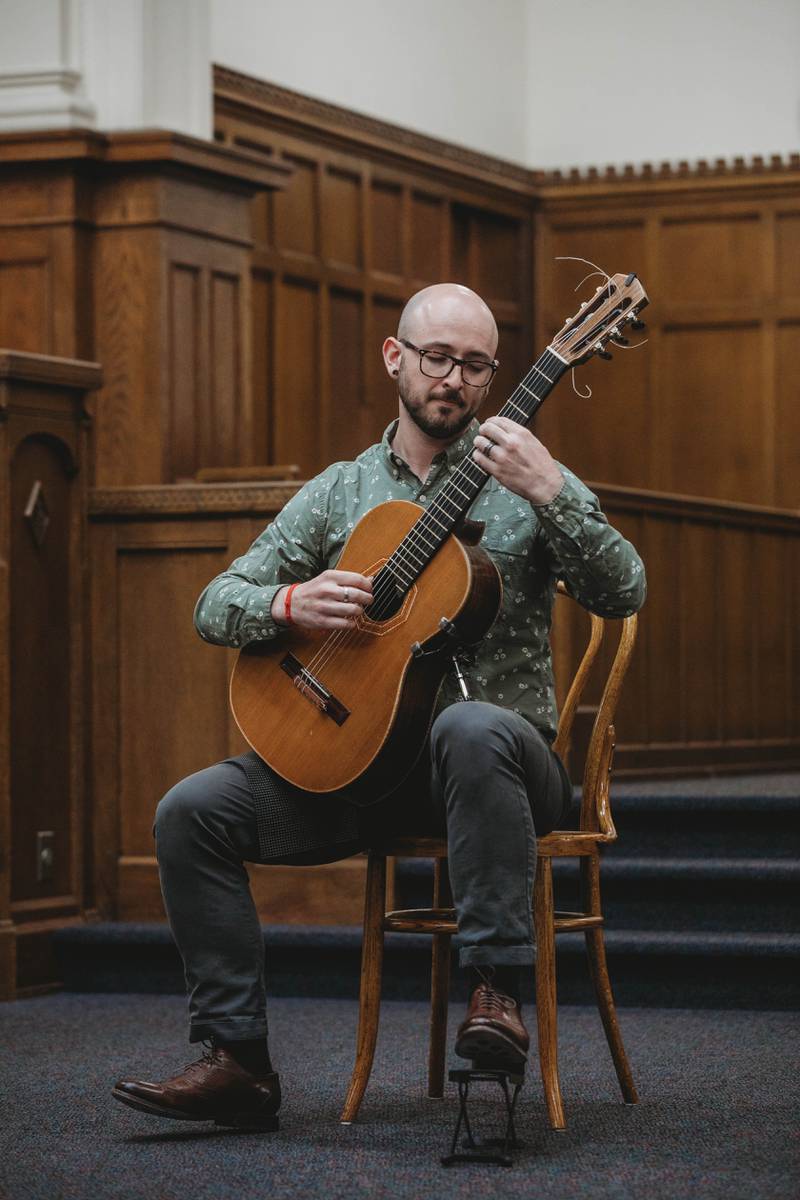 Guitarist Ascher Taylor-Schroeder of Louisville, Kentucky will be a featured performer at the third annual Poco a Poco Sampler. Later that night, he’ll lead a free and public Jam Session.