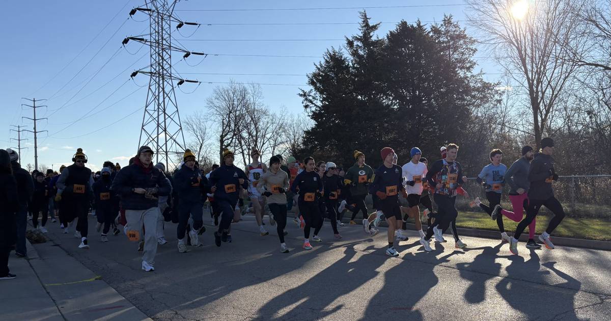 Runners from across US brave cold at Oglesby’s 47th Annual Turkey Trot