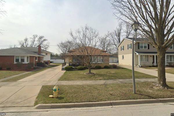 Single-family home in Elmhurst sells for $570,000