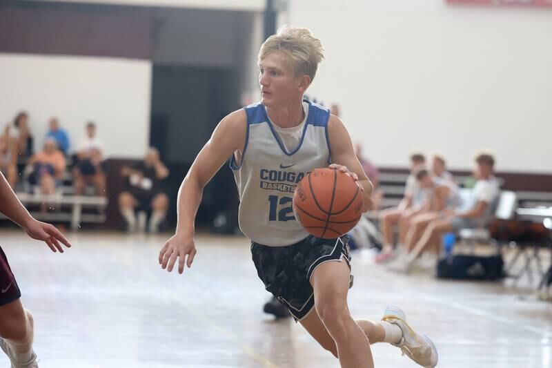 Eastland’s Adam Awender makes a move to the baseline against Tolono at the 37th Morris Boys Shootout on Tuesday, June 25, 2024.