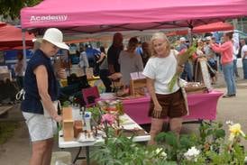 Photos: River's Edge Farmers Market Thursday nights in Oregon