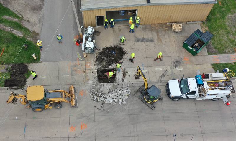 Ameren crews work the scene of gas leak in the 100 block of Dale Ave on Wednesday, April 19, 2023 in Oglesby. Residence and businesses in the immediate area were evacuated. The leak occurred shortly before 11a.m.