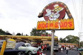 These Illinois drive-up restaurants offer a nostalgic summer experience