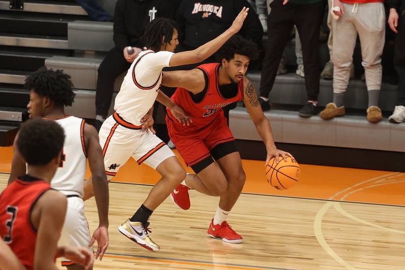 Bolingbrook’s JT Pettigrew makes a move against Minooka on Tuesday, Dec. 17, 2024 in Minooka.