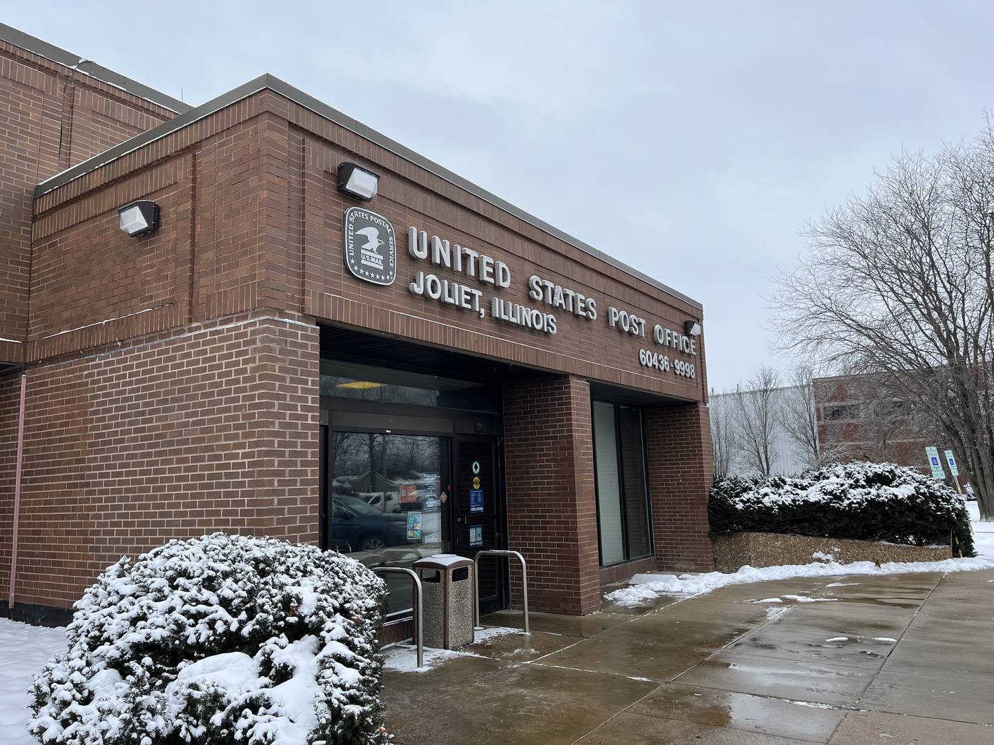 The entrance to the Joliet post office, 2000 McDonough St., Joliet, seen on Thursday, Jan. 26, 2023.