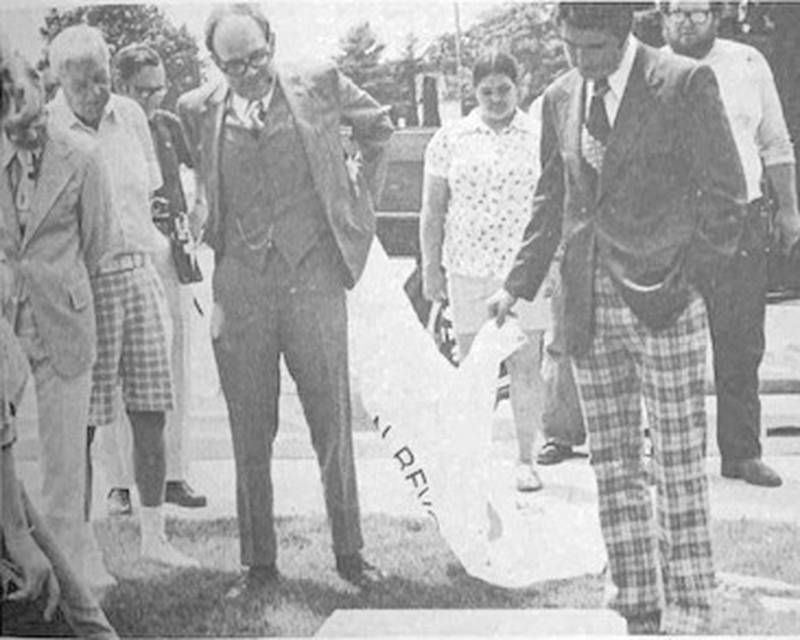 1977: A plaque marking the site of the Kendall CountyBicentennial tile capsule was unveiled. It is located on the lawn of theKendall County office building in Yorkville. Those pictured closest to the plaqueare Bicentennial Chairman Tom Fletcher (left) Congressman Tom Corcoran.