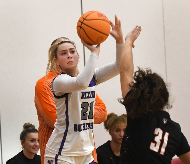 Dixon's Reese Dambman (21) shoots against Harlem at the Oregon Girls Tip-Off Tournament on Wednesday, Nov. 19, 2025 in Oregon.