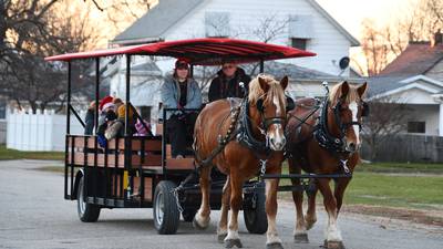 5 things to do in the Illinois Valley: Keep the Christmas joy coming with several activities