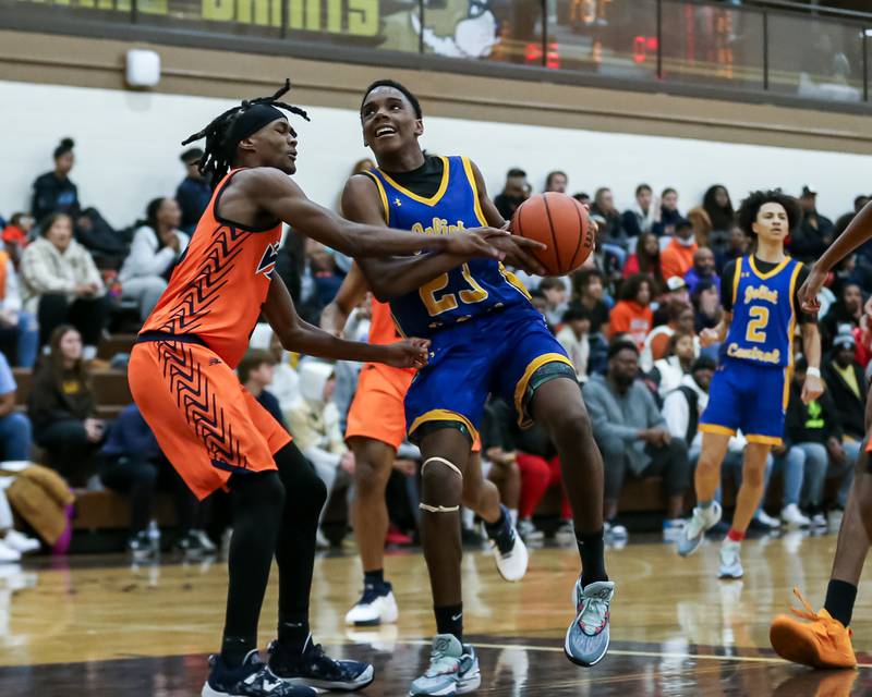 Joliet Central's Danny Thompson (23) is fouled by Romeoville's TJ Lee (11) in the WJOL Tournament Championship game. Nov 25, 2023.