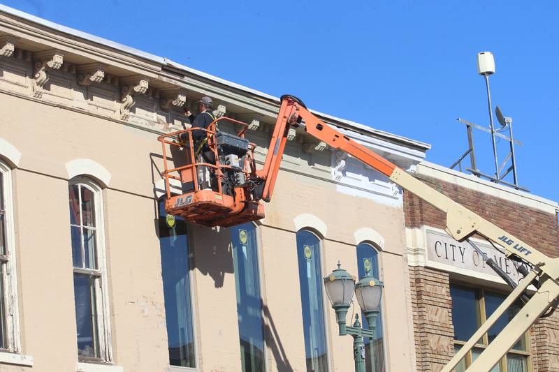 Dan Znaniecki of H&H Builders, applies a fresh coat of paint on the exterior of the Mendota Chamber of Commerce building on Monday, Oct. 27, 2025 downtown Mendota.