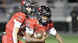 Glenbard East, on Moises Velazquez’s 48-yard field goal, beats Riverside-Brookfield to win Upstate Eight East