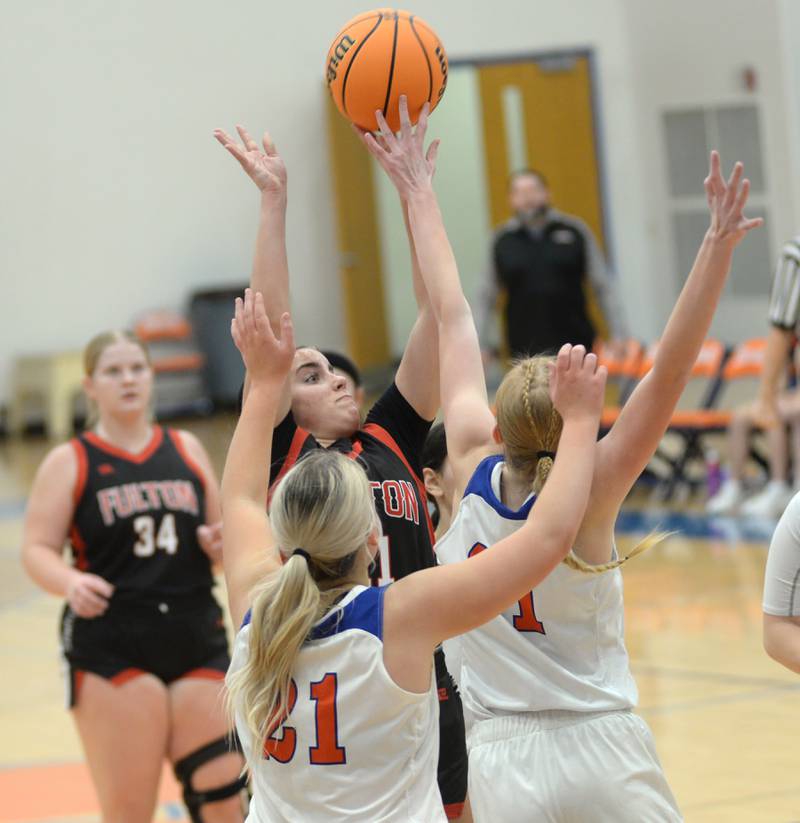 Fulton's Zoe Kunau (21) shoots against Eastland during a Friday, Dec. 13, 2024 game at Eastland High School in Lanark.