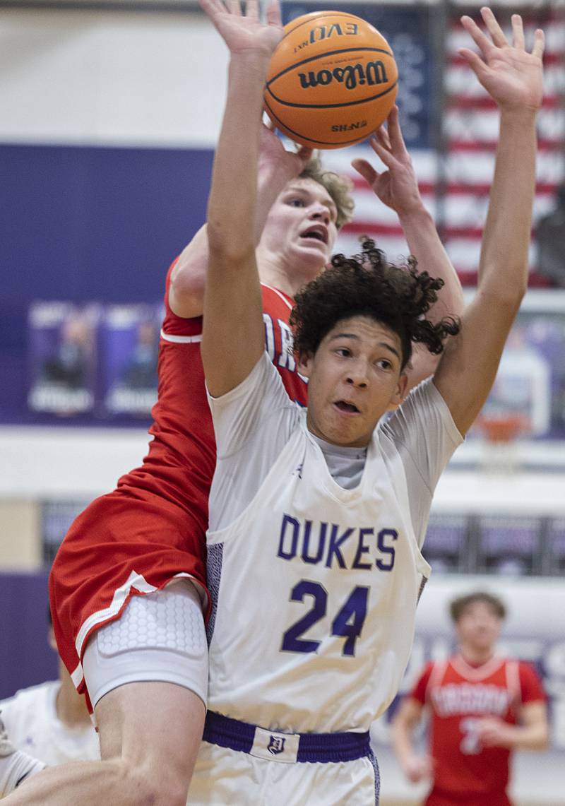 Dixon’s Armahn McGowan is called for a foul against Oregon’s Tucker O’Brien Tuesday, Feb. 3, 2026.