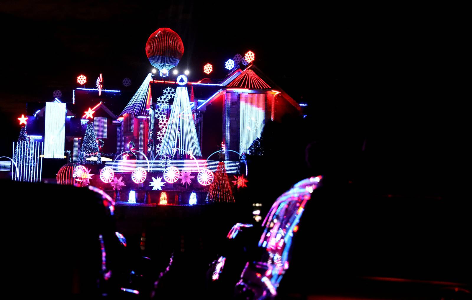 Larsen light show continues through Jan. 2 in Campton Hills, but will