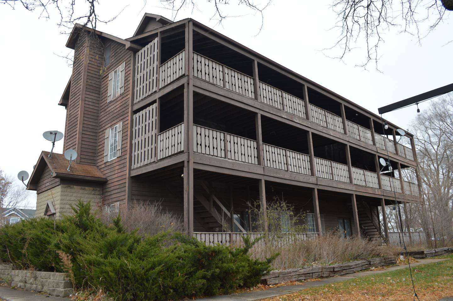 The apartment building at 10102 Main St. in Hebron