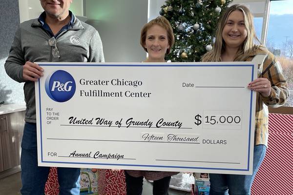 Procter & Gamble’s Morris fulfillment center donates to United Way of Grundy County 