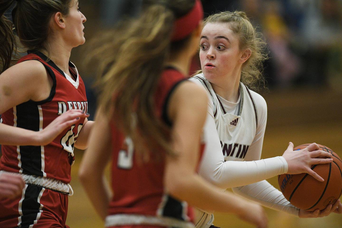 John Starks/jstarks@dailyherald.com
Montini's Eleanor Helm tries to find room against Deerfield in the Lake Zurich 2022 Exam Jamm girls basketball tournament on Tuesday, December 13, 2022.