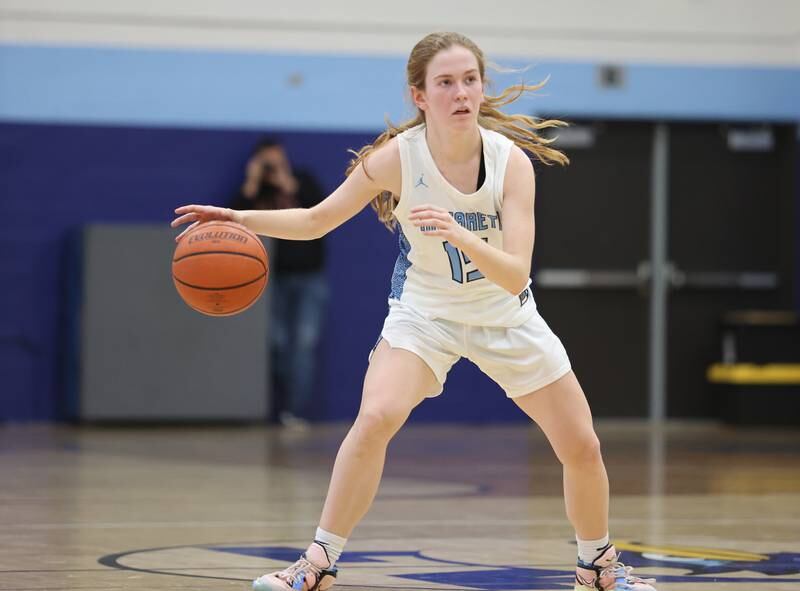 Nazareth's Mary Bridget Wilson (15) drives to the basket during the girls varsity basketball game between Benet and Nazareth academies on Wednesday, Jan. 3, 2023 in La Grange Park, IL.