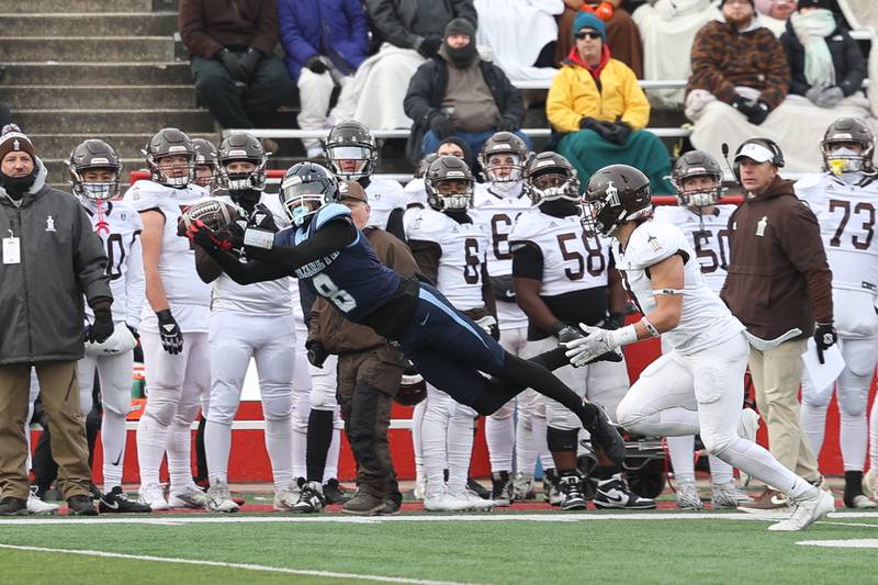 Nazareth’s Trenton Walker nearly makes the acrobatic catch against Joliet Catholic in the Class 5A state championship on Saturday, Nov. 30, 2024 in Normal.