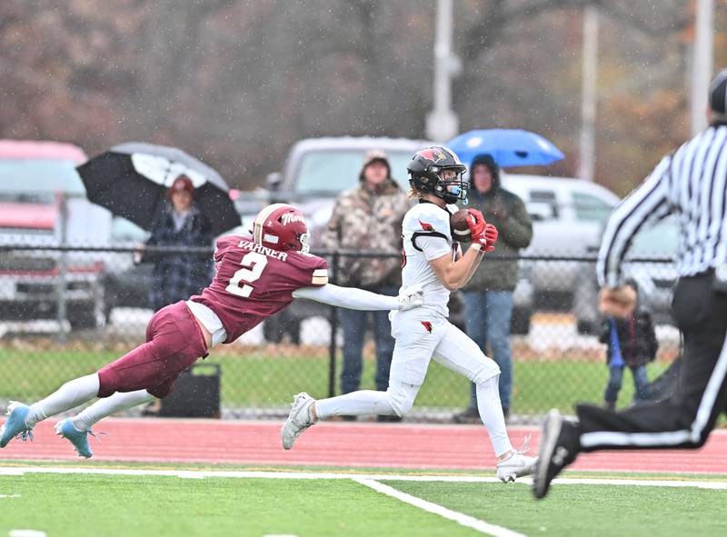 Metamora's Brayden Bitner (13) catches a deep pass during the class 4A second round playoff game against Morris on Saturday, NOV. 08, 2025, at Morris.