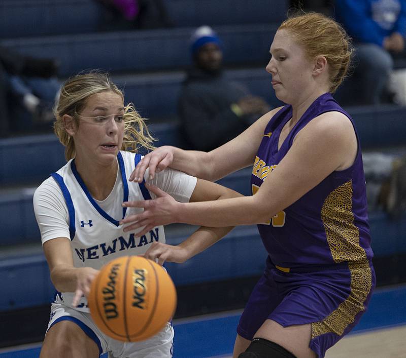 Newman’s Brooklyn Smith makes a pass against Mendota’s Emily Sondgeroth Thursday, Dec. 4, 2025.